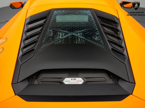 Used 2020 Lamborghini Huracan EVO image 20