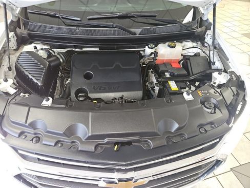 Used 2020 Chevrolet Traverse LT w/ Driver Confidence II Package AWD/4WD image 2