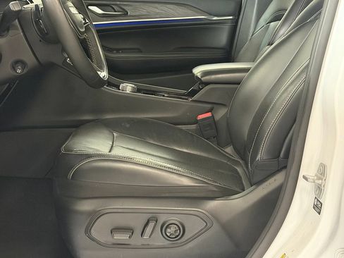 Used 2023 Jeep Grand Cherokee Overland AWD/4WD image 12
