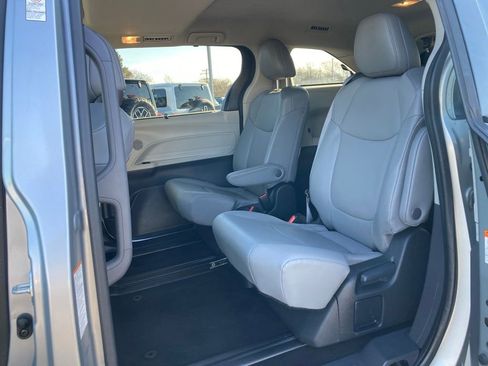 Used 2024 Toyota Sienna XLE image 25