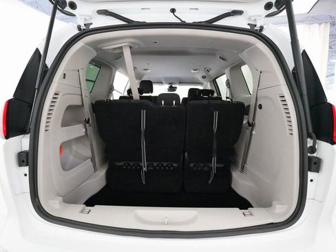 Used 2024 Chrysler Voyager LX image 10