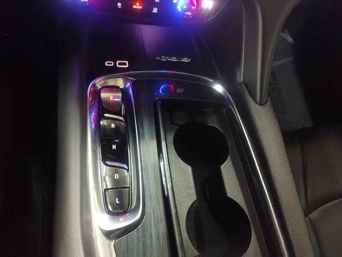 Used 2022 Buick Enclave Essence image 13