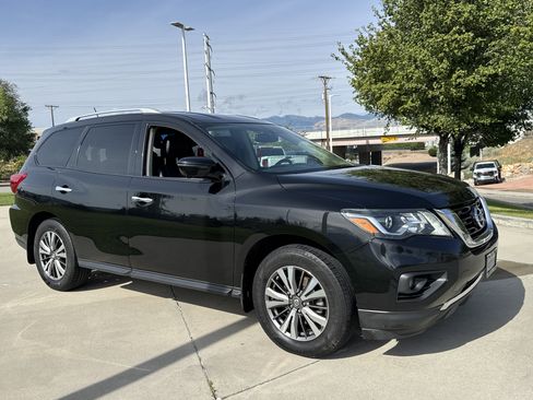 Used 2017 Nissan Pathfinder SL w/ SL Tech Package AWD/4WD image 7