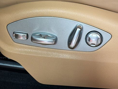 Used 2025 Porsche Macan image 25