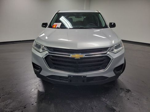 Used 2020 Chevrolet Traverse LS image 2