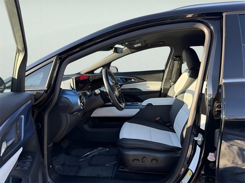 Used 2025 Chevrolet Equinox EV LT image 22