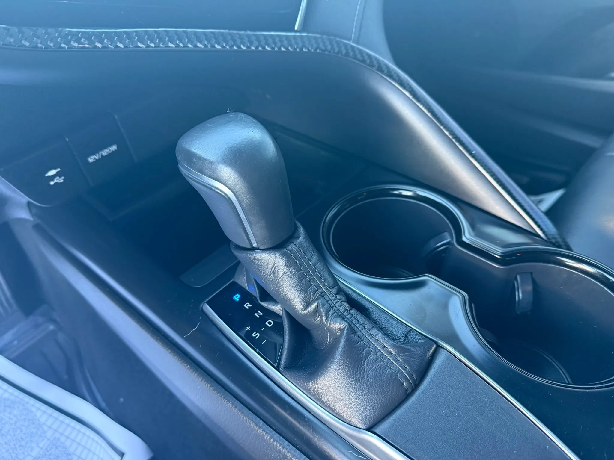 Used 2018 Toyota Camry SE FWD image 19