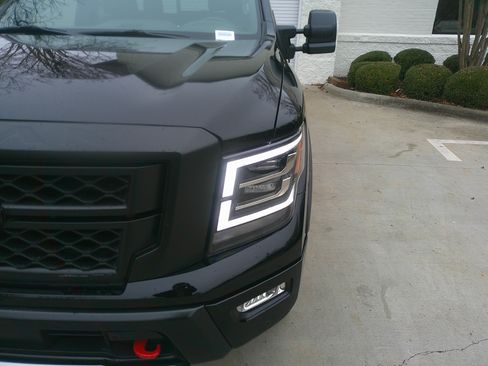 Used 2024 Nissan Titan PRO-4X w/ Pro-4x Convenience Package image 7