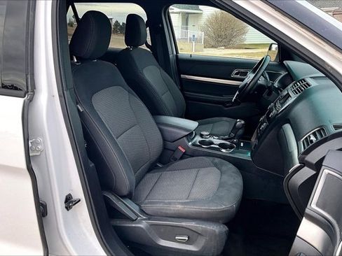 Used 2018 Ford Explorer XLT image 26