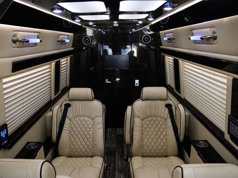 Used 2020 Mercedes-Benz Sprinter 3500 w/ Windows All Around Package image 47