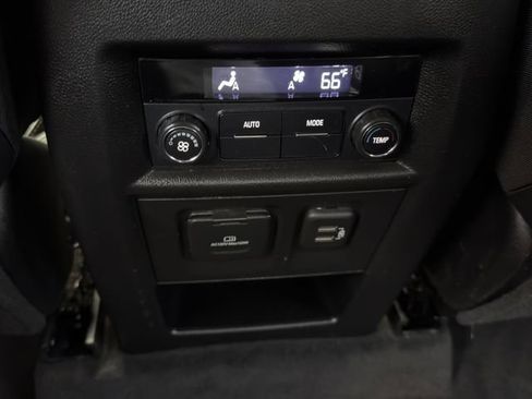 Used 2020 Chevrolet Traverse RS FWD image 31