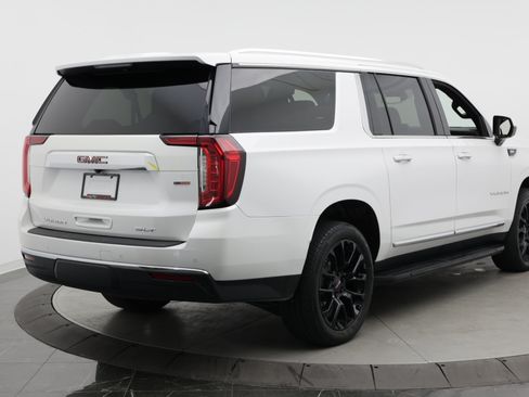 Used 2023 GMC Yukon XL SLT AWD/4WD image 7