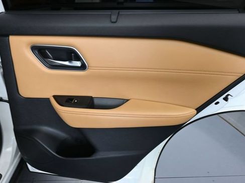Used 2022 Nissan Rogue Platinum w/ Head-Up Display Package FWD image 33