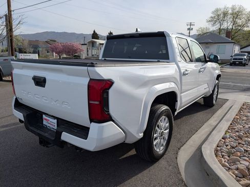 Used 2025 Toyota Tacoma SR5 AWD/4WD image 7