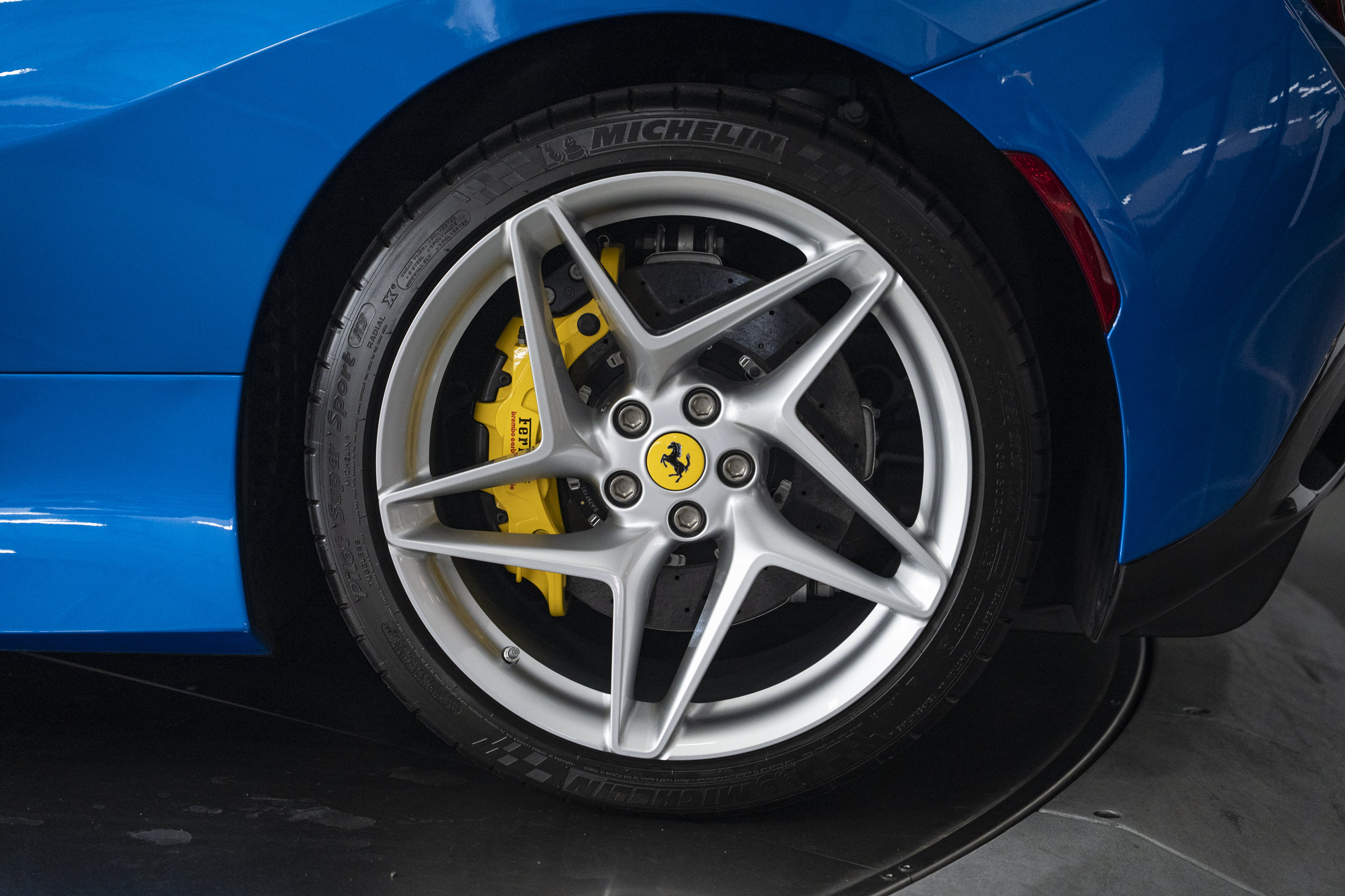 Used 2023 Ferrari F8 Tributo RWD image 28