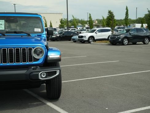 New 2026 Jeep Wrangler Unlimited Sahara AWD/4WD image 39