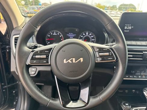 Used 2023 Kia Seltos S w/ Navigation Package FWD image 17
