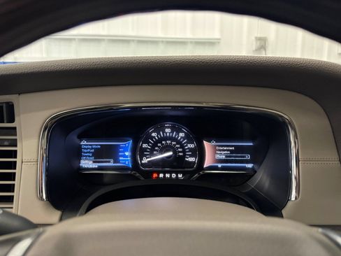Used 2016 Lincoln Navigator Select RWD image 30