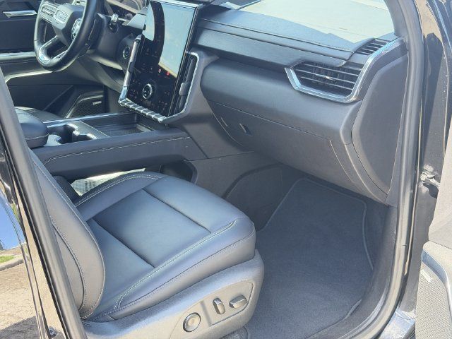 Used 2026 GMC Acadia Elevation w/ Elevation Premium Package FWD image 16