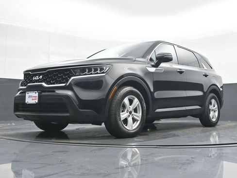 Used 2023 Kia Sorento LX image 16