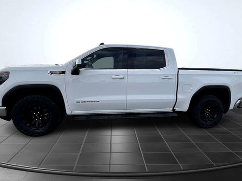 Used 2023 GMC Sierra 1500 SLE AWD/4WD image 3