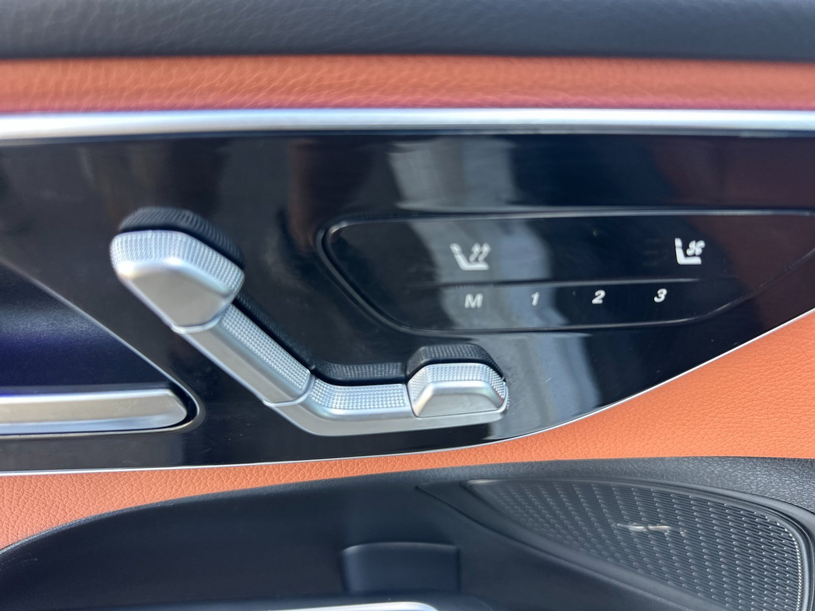 Used 2025 Mercedes-Benz C 300 Sedan image 14
