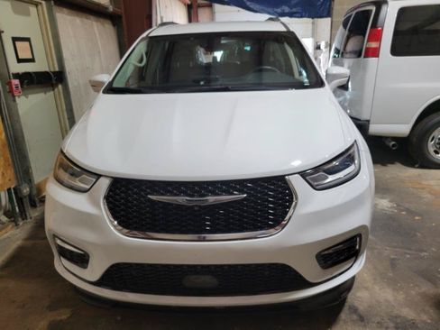 Used 2021 Chrysler Pacifica Touring-L w/ Premium & Safety Sphere Group FWD image 9