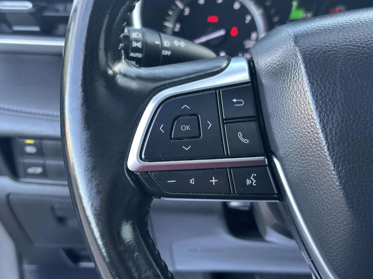 Used 2021 Toyota Highlander XLE AWD/4WD image 29