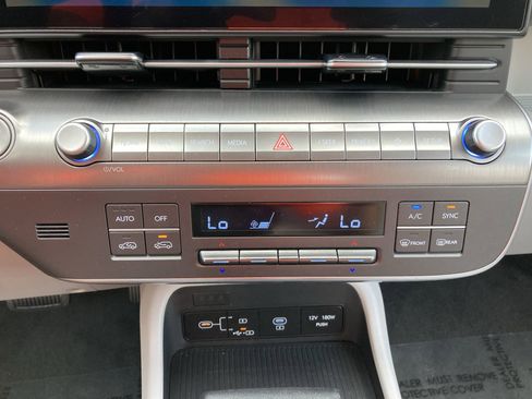 Used 2025 Hyundai Kona SEL image 17