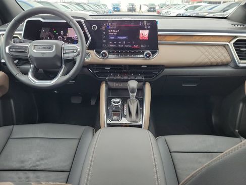 Used 2024 GMC Canyon Denali image 11