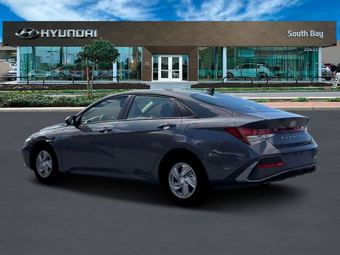 New 2026 Hyundai Elantra SE image 4