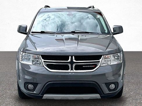 Used 2019 Dodge Journey SE FWD image 3