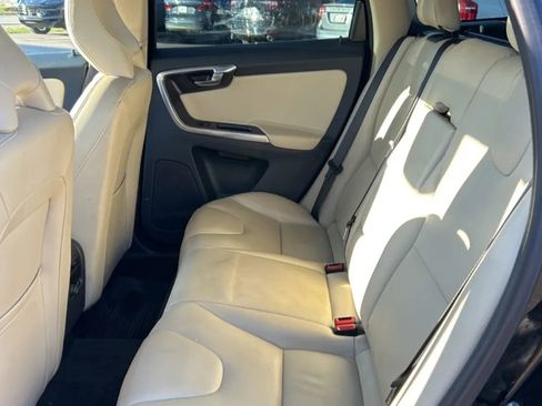 Used 2016 Volvo XC60 T5 Platinum w/ Climate Package image 12