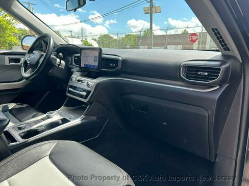 Used 2023 Ford Explorer XLT w/ Equipment Group 202A AWD/4WD image 30
