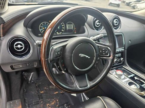 Used 2017 Jaguar XJ R-Sport image 26