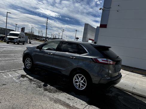Used 2024 Ford Edge SEL image 3