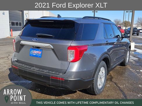 Used 2021 Ford Explorer XLT image 11
