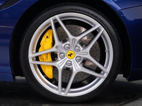 Used 2017 Ferrari California T RWD image 41