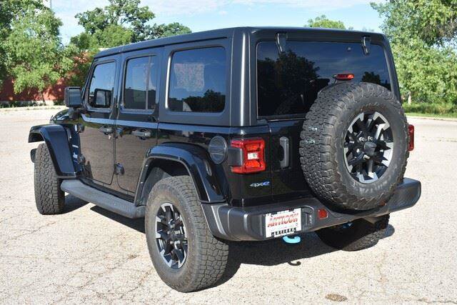 Used 2023 Jeep Wrangler Unlimited Sahara AWD/4WD image 5