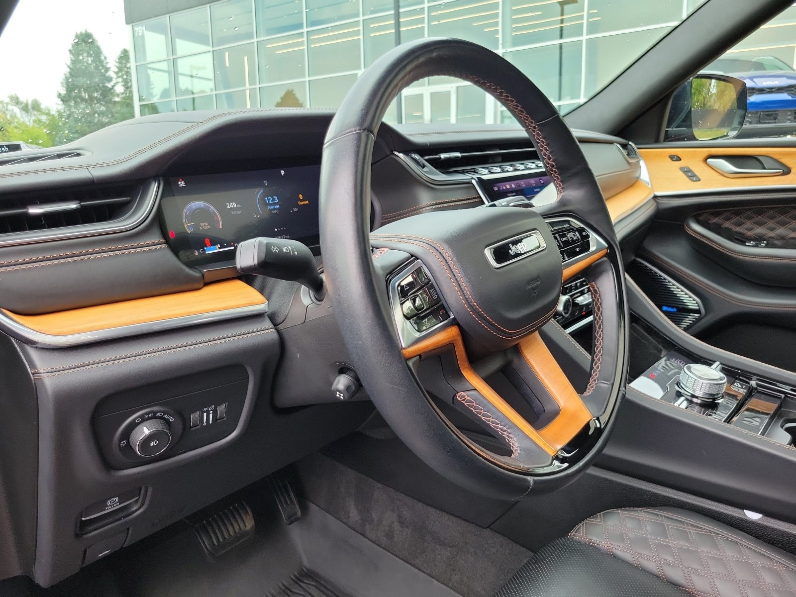 Used 2021 Jeep Grand Cherokee L Summit AWD/4WD image 12