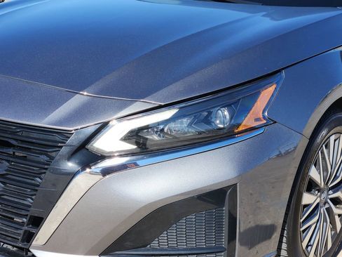 Used 2024 Nissan Altima 2.5 SV FWD image 5