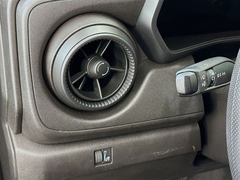 Used 2024 Chevrolet Colorado Trail Boss w/ Technology Package image 17