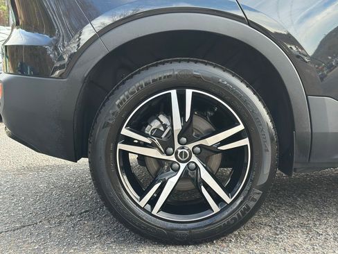 Used 2024 Volvo XC40 B5 Core image 25