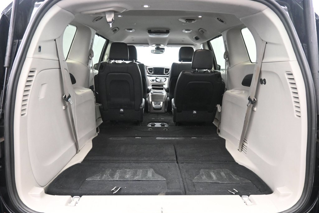 Used 2019 Chrysler Pacifica Touring-L w/ Advanced Safetytec Group FWD image 27