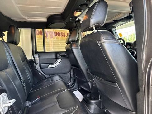 Used 2018 Jeep Wrangler Unlimited Sahara w/ Connectivity Group AWD/4WD image 5