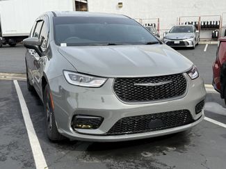 Used 2023 Chrysler Pacifica Touring-L w/ S Appearance Package video 1