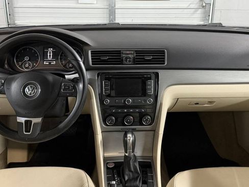 Used 2015 Volkswagen Passat 1.8T SE FWD image 12