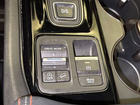 Used 2025 Honda Pilot TrailSport image 32