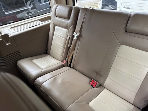 Used 2004 Ford Expedition Eddie Bauer image 6
