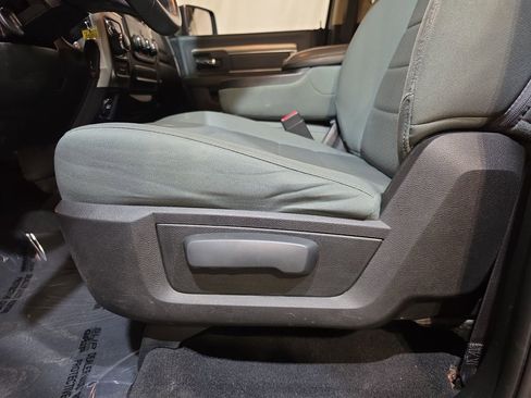 Used 2017 RAM 1500 Classic SLT AWD/4WD image 14